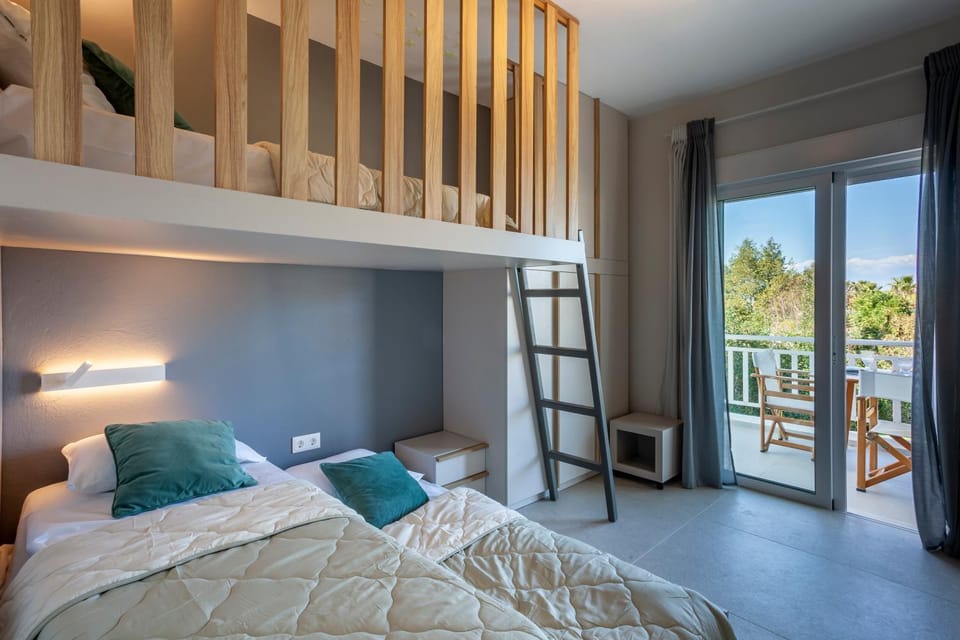 Bed, View (from property/room), Balcony/Terrace, Photo of the whole room, Bedroom, bunk bed