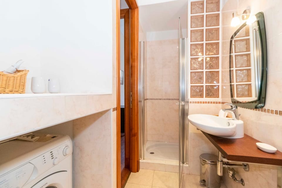 Shower, Toilet, Bathroom, washing machine