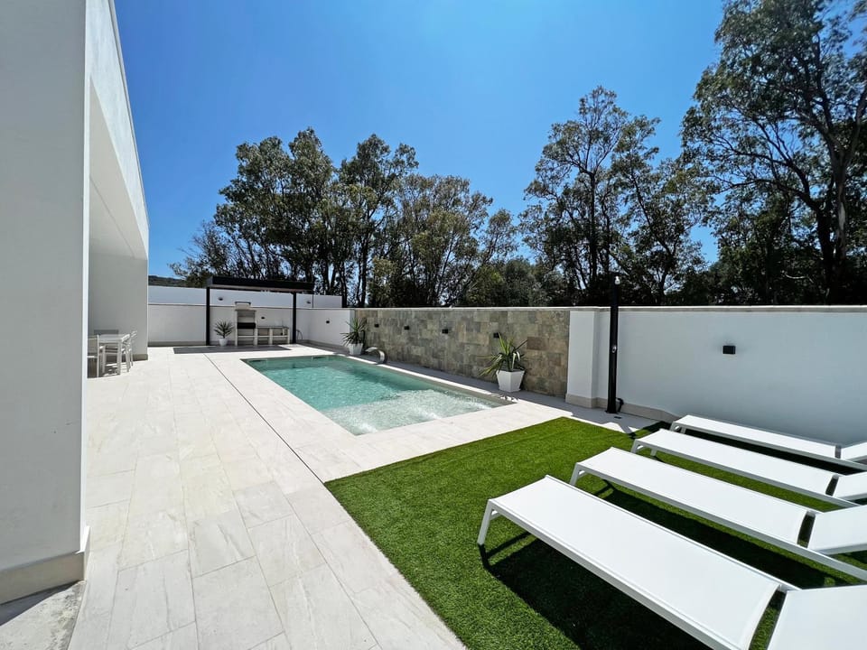BBQ facilities, Swimming pool