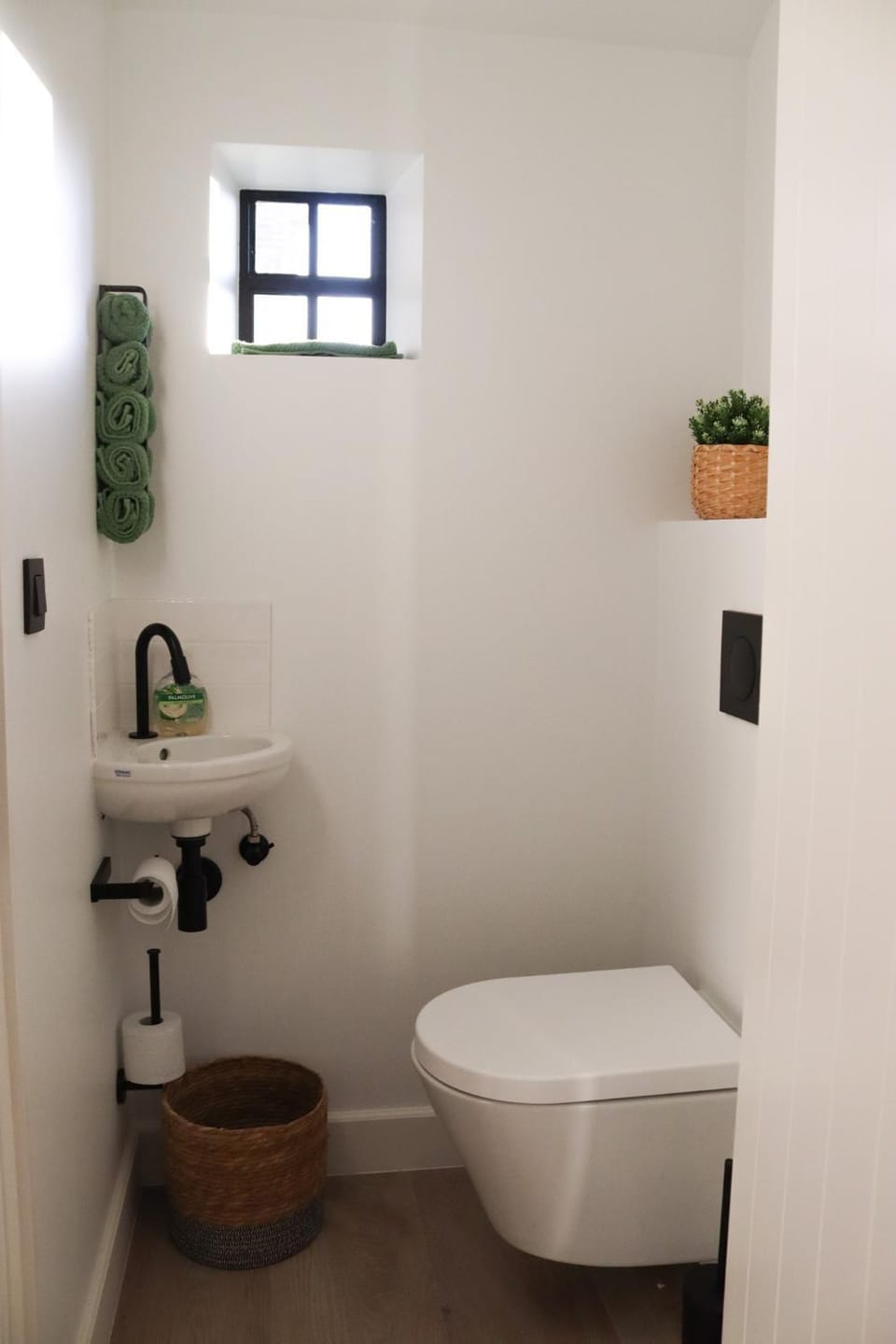 Toilet, Internal: Not applicable to any particular room