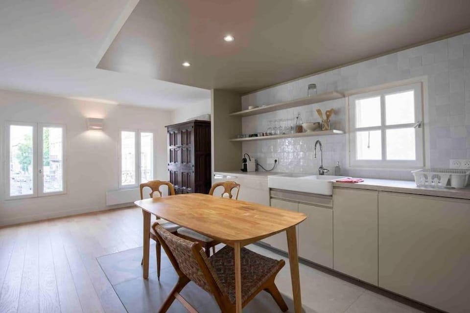 Kitchen or kitchenette, Dining area, dishwasher, pet friendly, stove