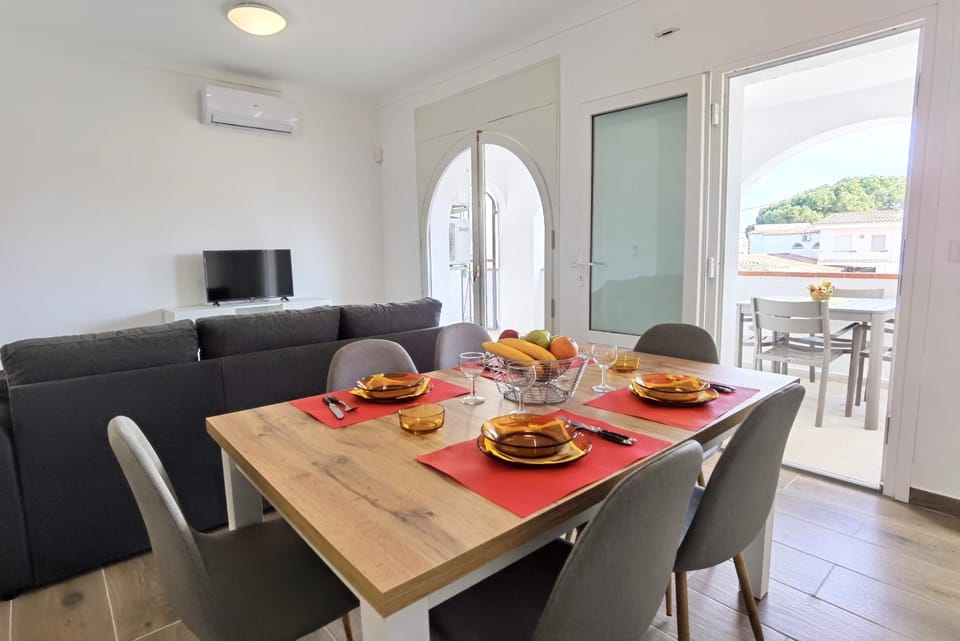 LEON INMO Apartment Dana - 15770 Apartment in Alt Empordà