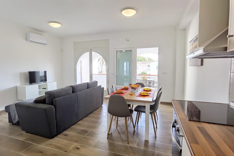 LEON INMO Apartment Dana - 15770 Apartment in Alt Empordà