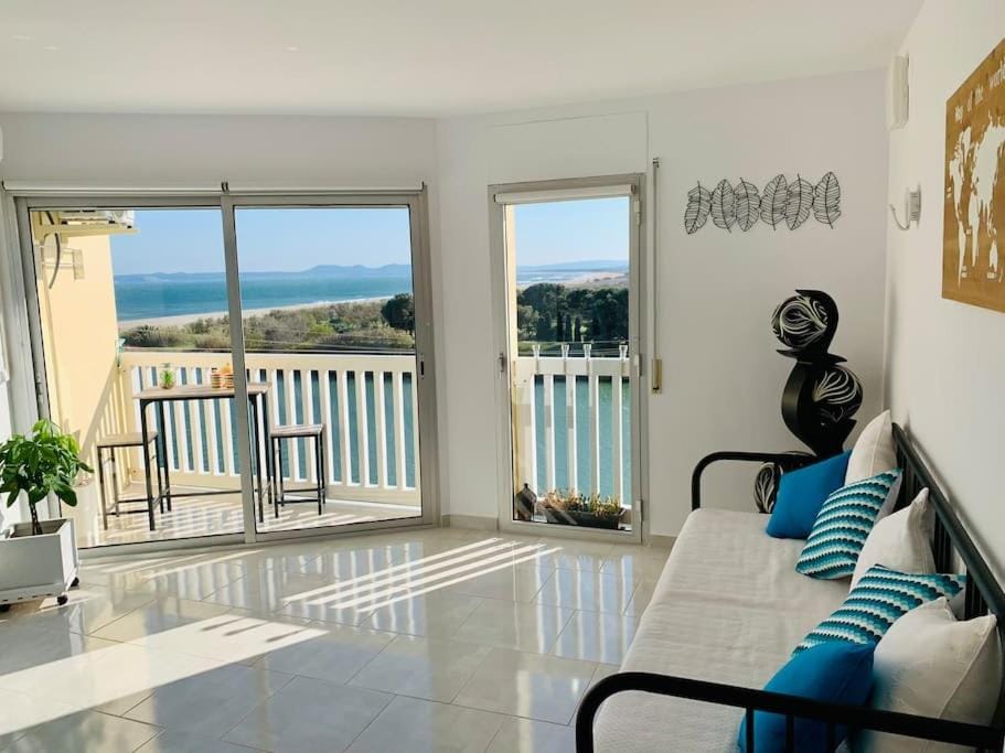 Natural landscape, View (from property/room), Living room, Seating area, Mountain view, Sea view