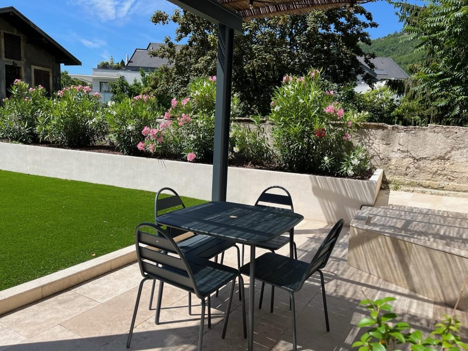Appartement Proche Hôpital, Jardin privatif Apartment in Grenoble