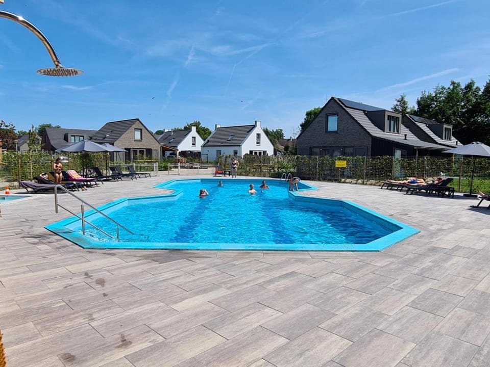 Swimming pool, Swimming pool