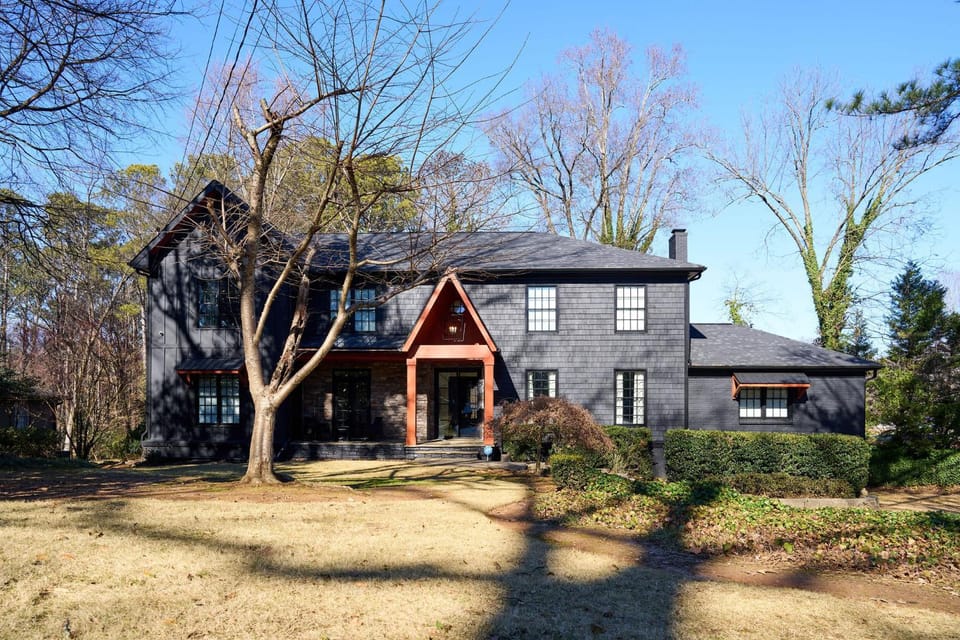 The Black House At Victoria Mill Buckhead Villa in Buckhead