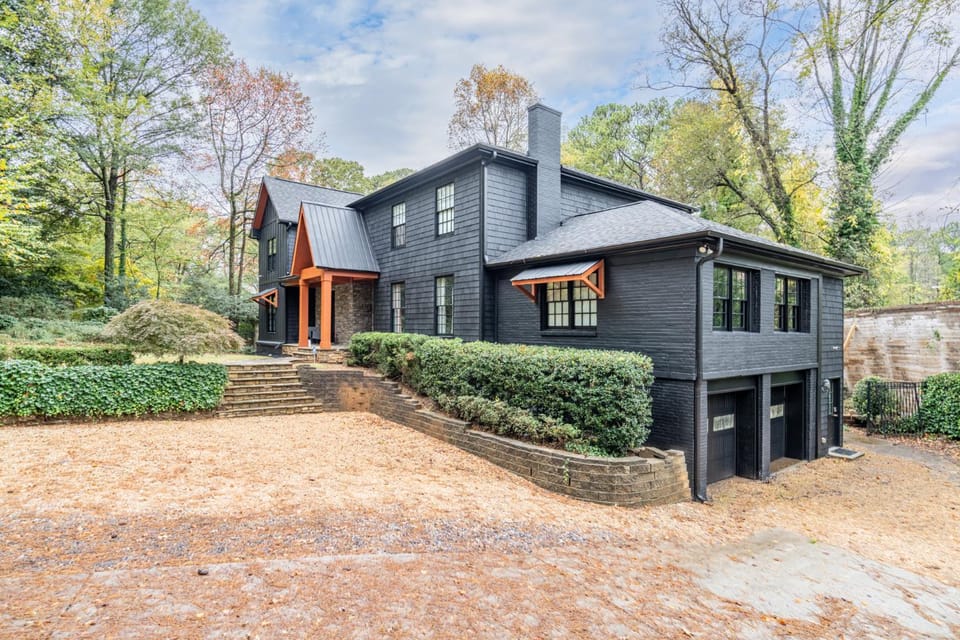 The Black House At Victoria Mill Buckhead Villa in Buckhead
