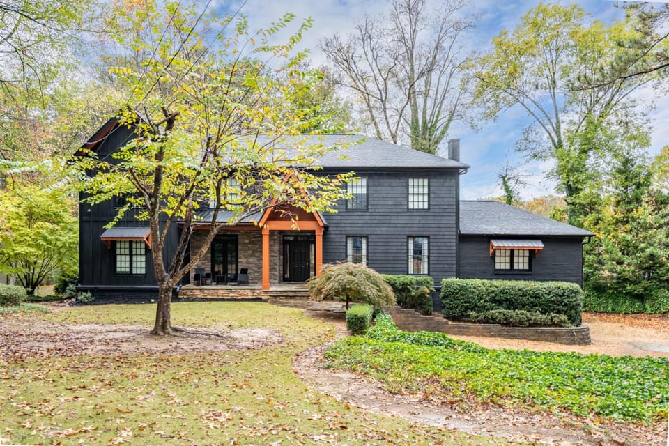 The Black House At Victoria Mill Buckhead Villa in Buckhead