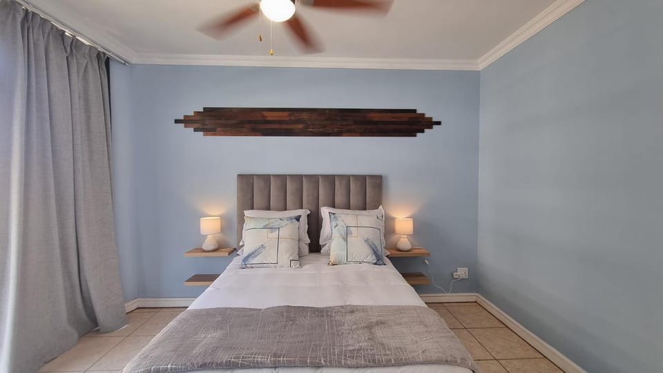 Bed, Photo of the whole room, Bedroom, fireplace