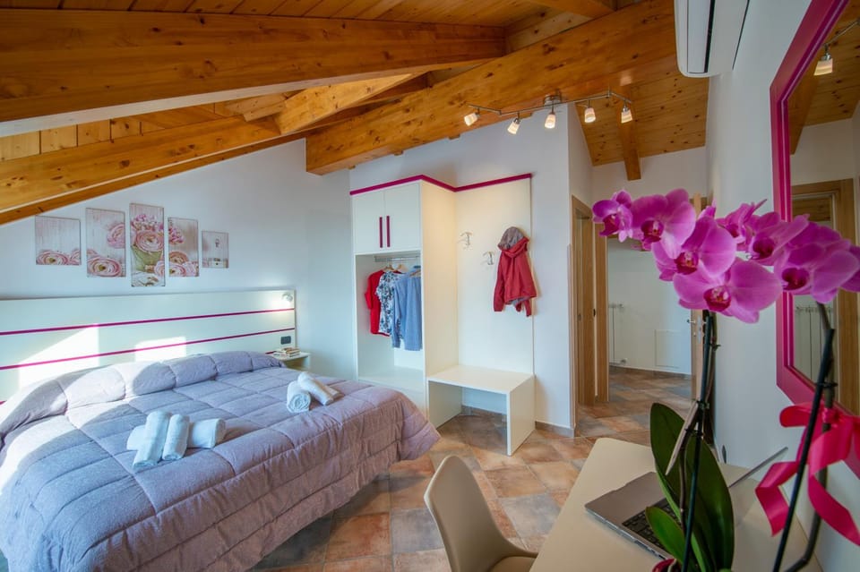 Bed, Photo of the whole room, Bedroom, wardrobe