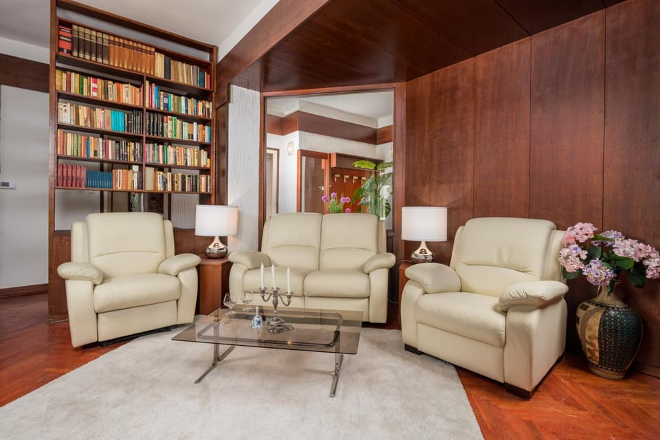 Library, Living room, Seating area