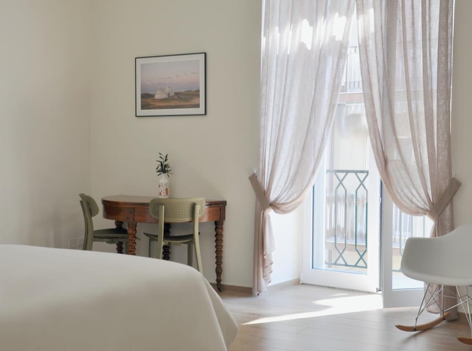 Bed, Living room, Photo of the whole room, Seating area, Bedroom, hair dresser
