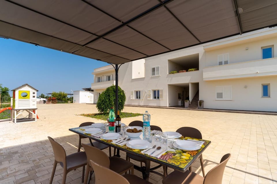 Property building, Balcony/Terrace, Living room