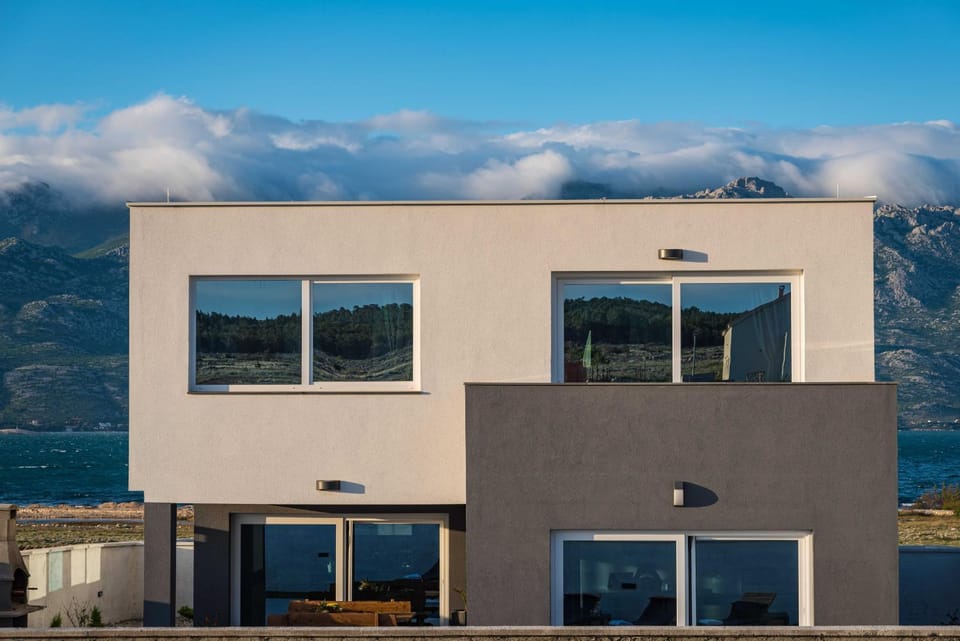 Property building, Facade/entrance, Off site