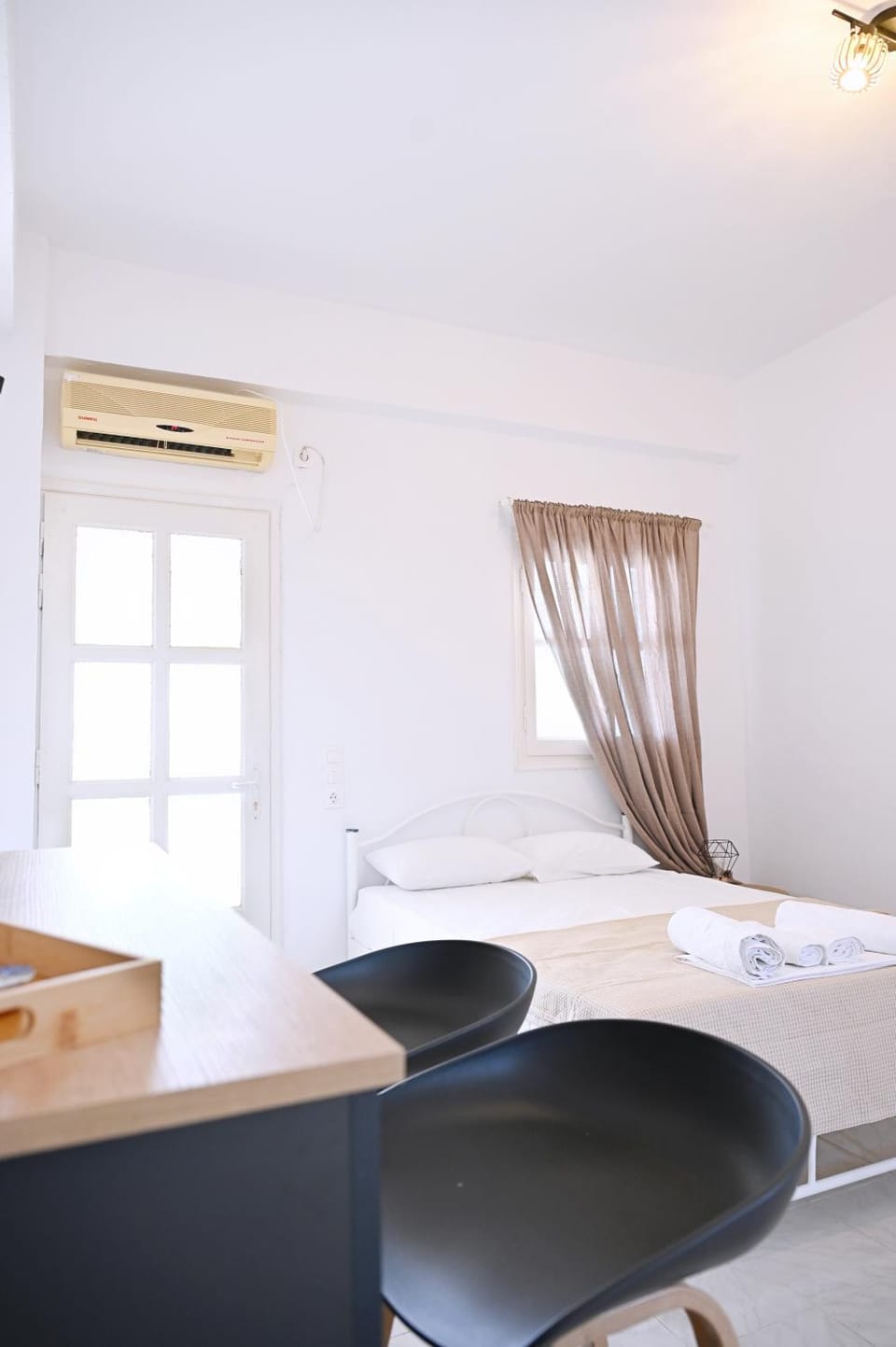 Bed, Photo of the whole room