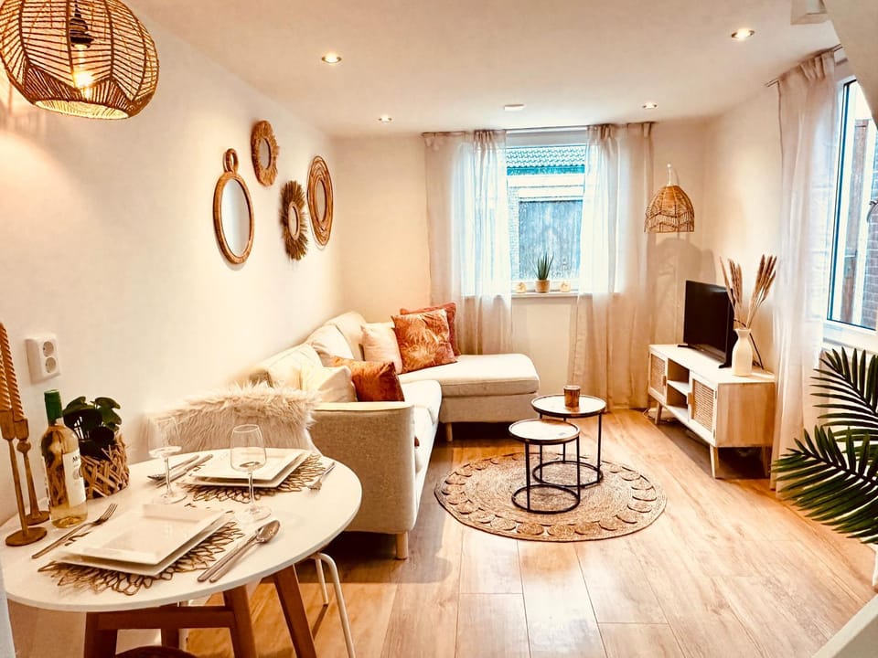 Living room, Photo of the whole room, Seating area