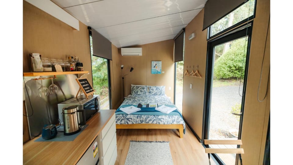 Kitchen or kitchenette, Bedroom