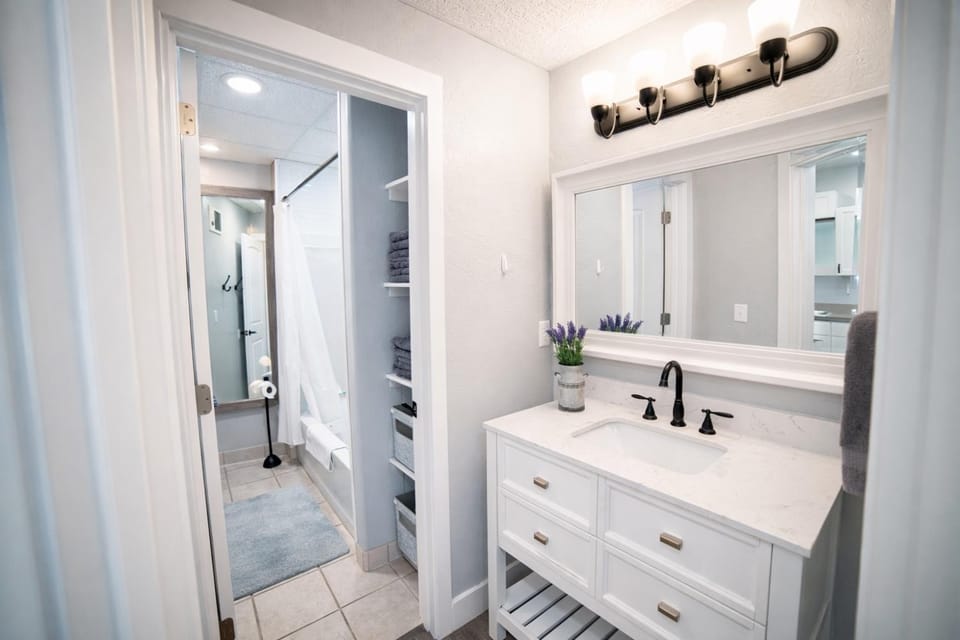 Shower, Bathroom, towels
