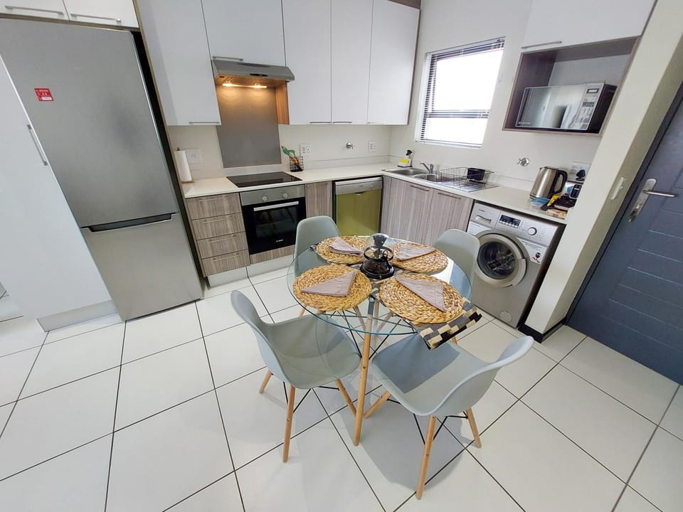 Kitchen or kitchenette, Dining area, dishwasher, minibar, pet friendly, stove, toaster, washing machine