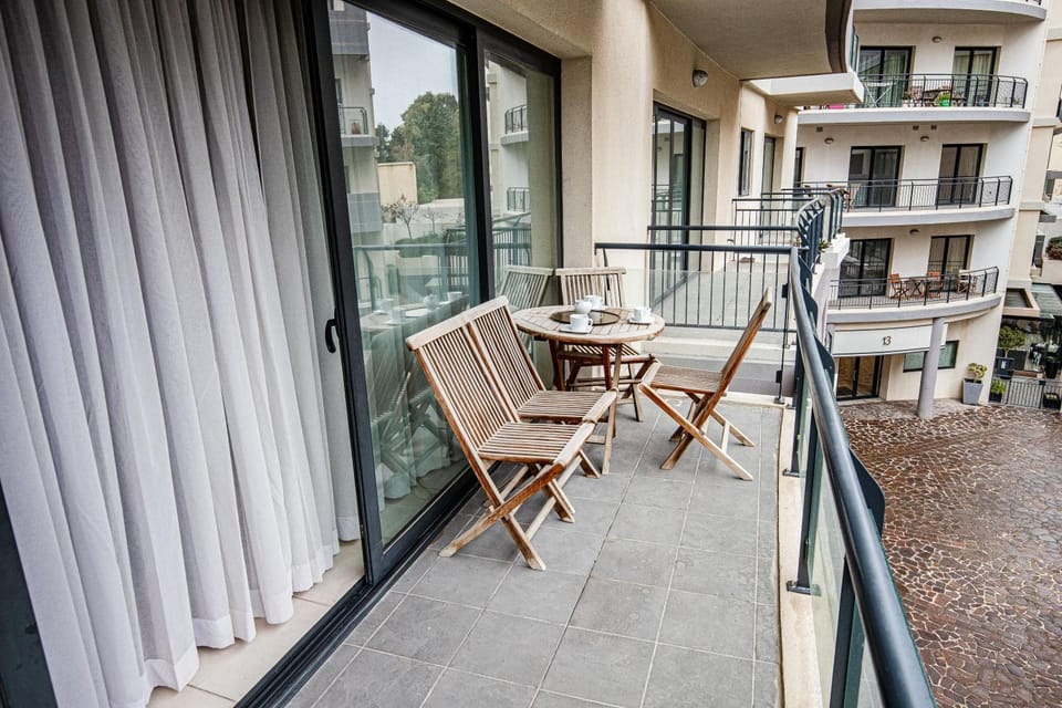 Cozy, modern studio apartment in the heart of St Julians Apartment in Saint Julians