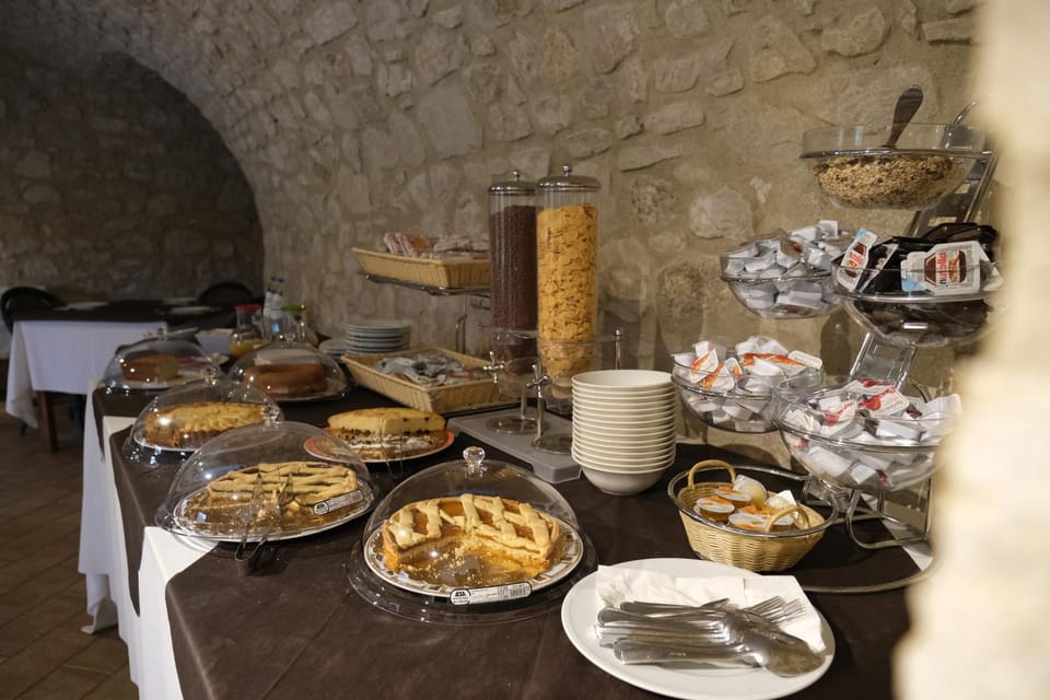 Food and drinks, Breakfast, Continental breakfast, Buffet breakfast