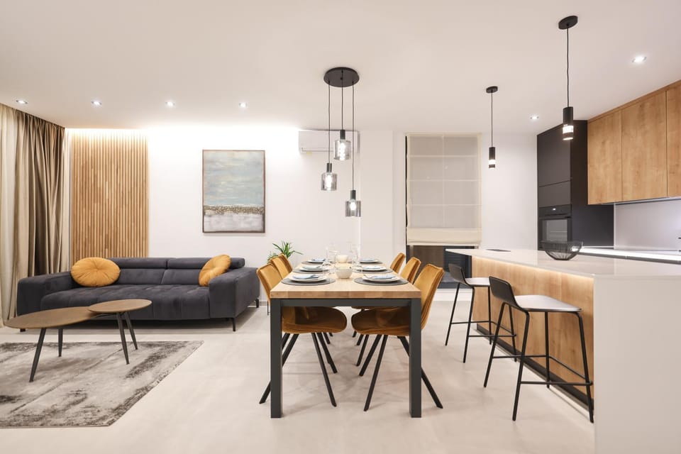 Kitchen or kitchenette, Living room, Seating area, Dining area