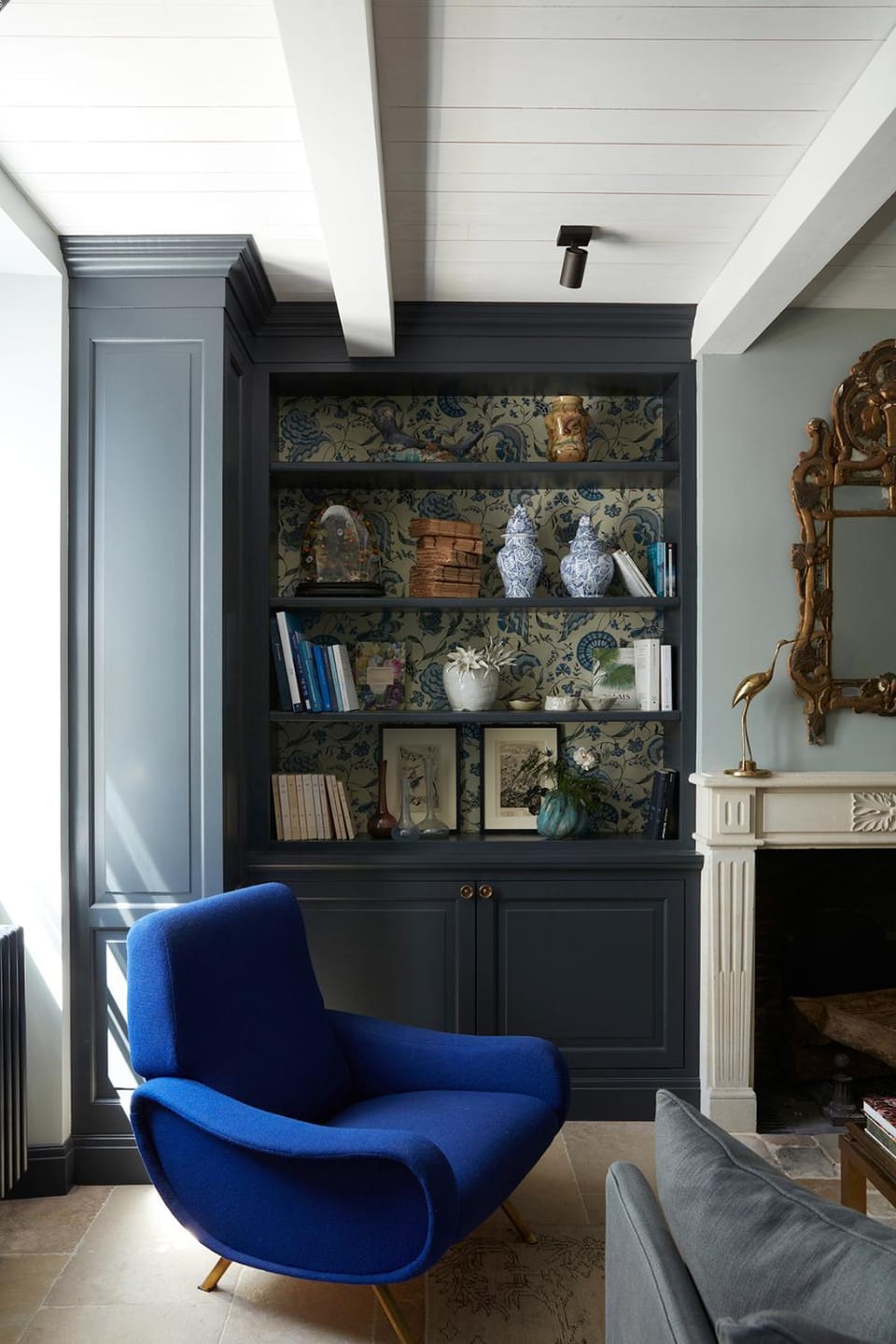 Library, Library, Living room, Decorative detail, Decorative detail, Seating area