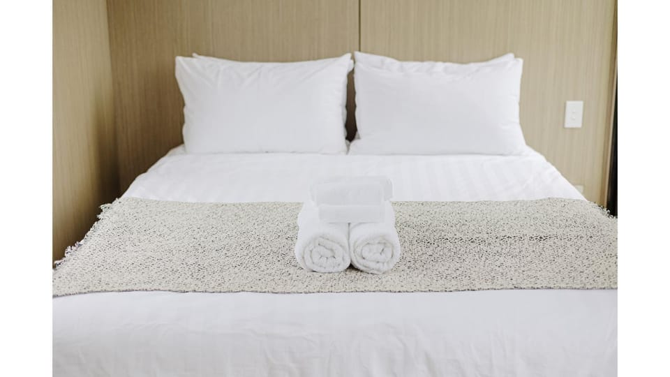 Bedroom, towels