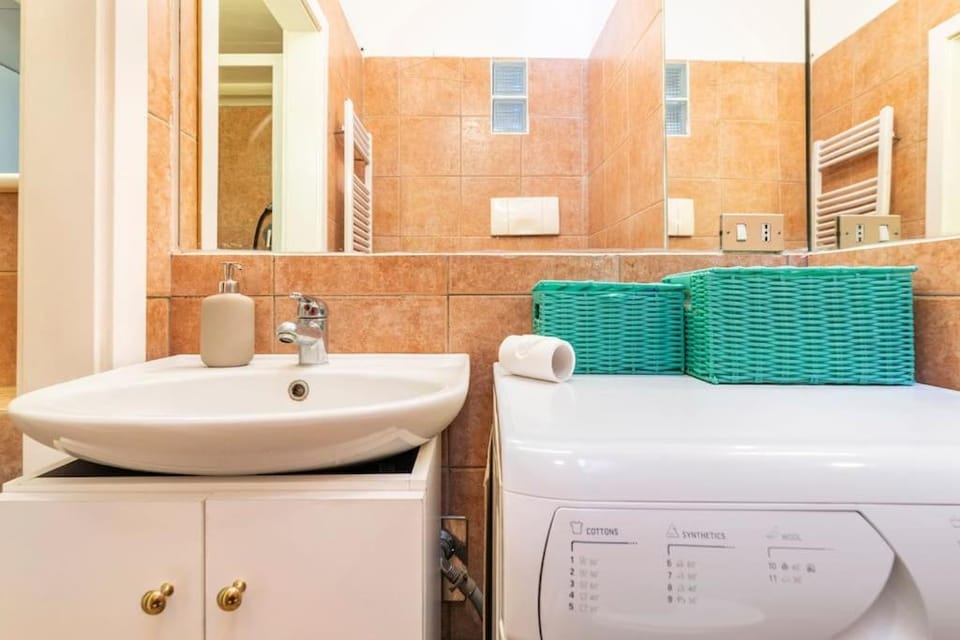 Bathroom, towels, washing machine
