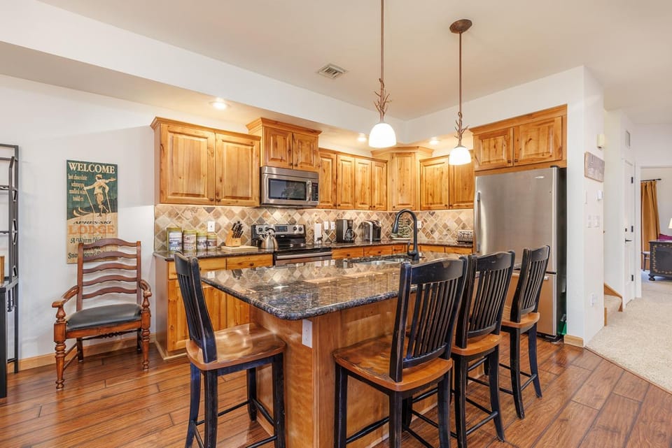 Seven Springs Woodridge 4 Bedroom Premium Condo, Deck with Mountain Views condo Apartment in Pennsylvania
