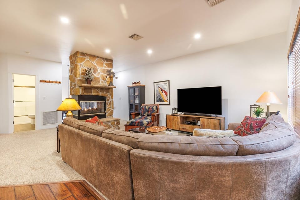 Seven Springs Woodridge 4 Bedroom Premium Condo, Deck with Mountain Views condo Apartment in Pennsylvania