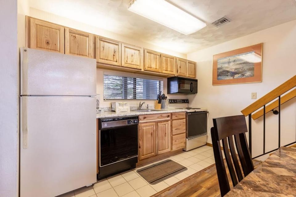 Seven Springs Stoneridge 3 BR Loft Standard Condo, Pet Friendly! Apartment in Seven Springs
