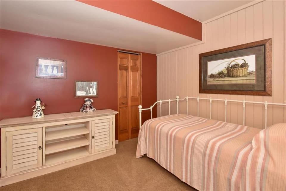 Seven Springs 4 BR Deluxe Townhouse, Sleeps 11! Apartment in Seven Springs