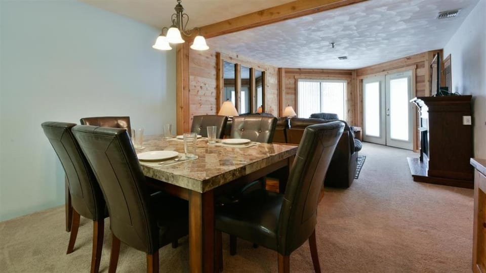 Seven Springs Stoneridge 3 Bedroom Standard Condo - Ski-In Out, Pet Friendly! Apartment in Seven Springs