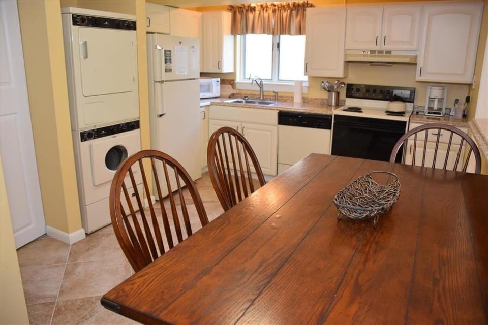 Seven Springs 2 Bedroom Standard Condo with Private Deck! condo Apartment in Seven Springs