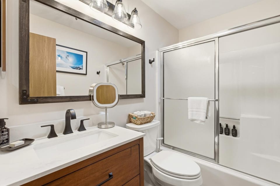 Seven Springs Stoneridge 1 BR Loft Deluxe Ski In-Out Condo Apartment in Seven Springs