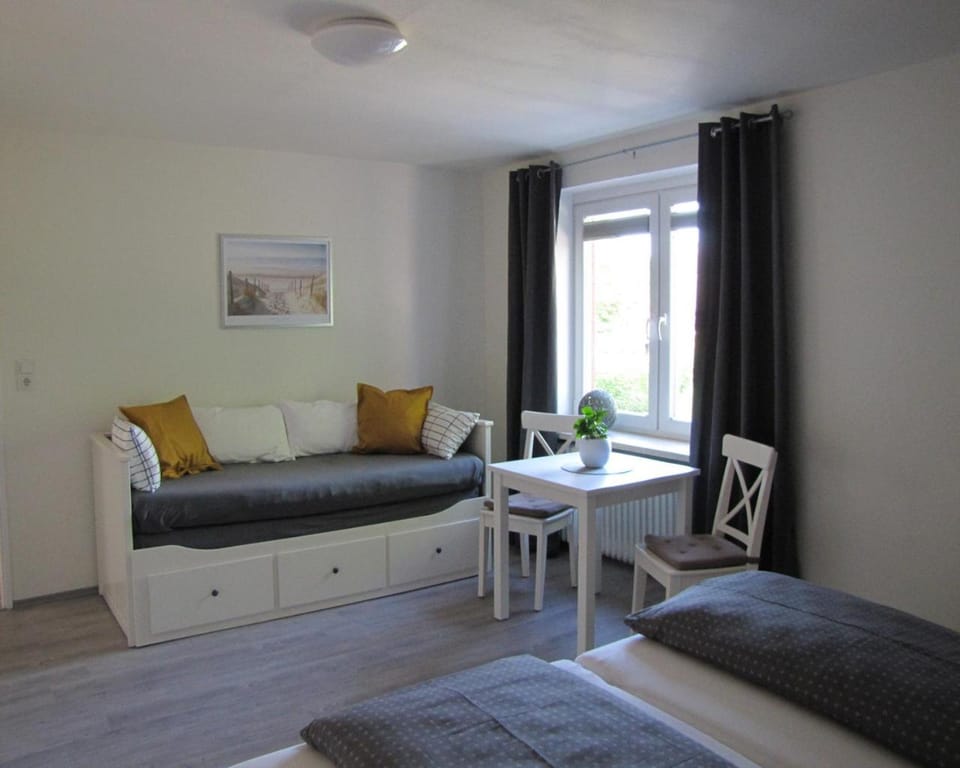 Bed, Photo of the whole room, Seating area, Bedroom