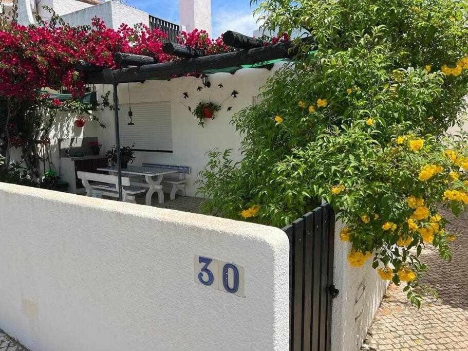 Green House by FHR estacionamento e WI-FI House in Quarteira