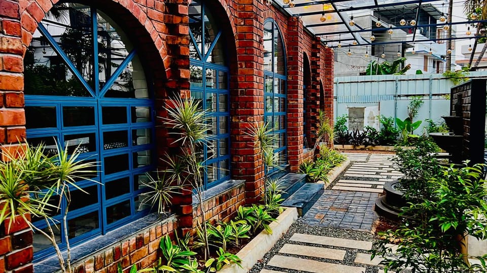 Restaurant/places to eat, Garden view