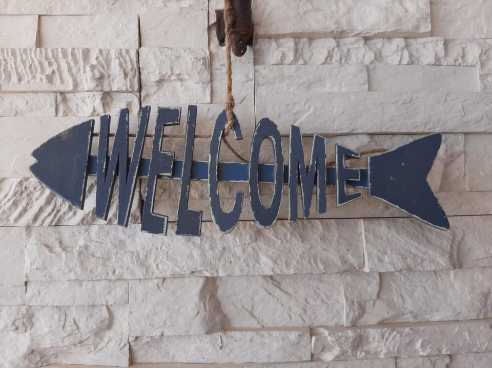 Decorative detail, Text overlay