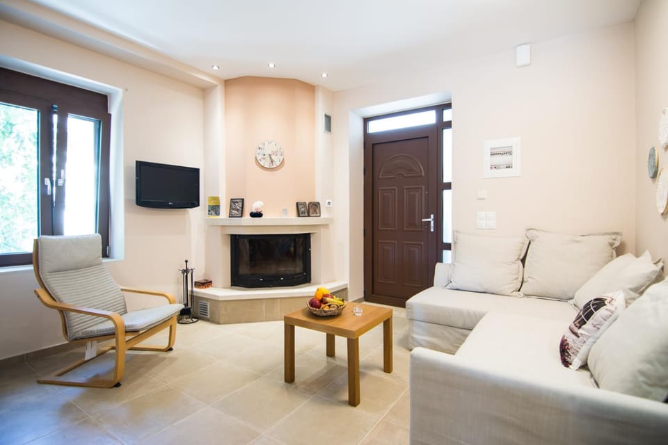 TV and multimedia, Living room, Seating area, flat iron