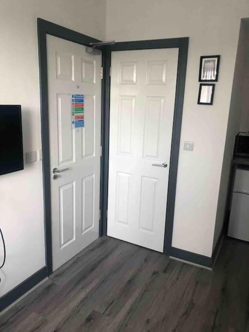 TV and multimedia, Kitchen or kitchenette, wardrobe