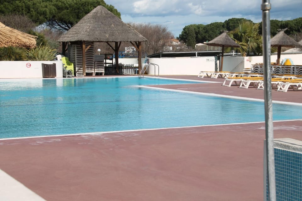 Pool view, Swimming pool, sunbed