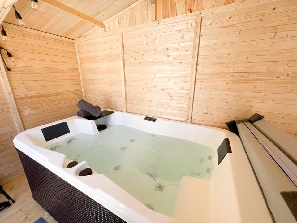 Hot Tub, Balcony/Terrace