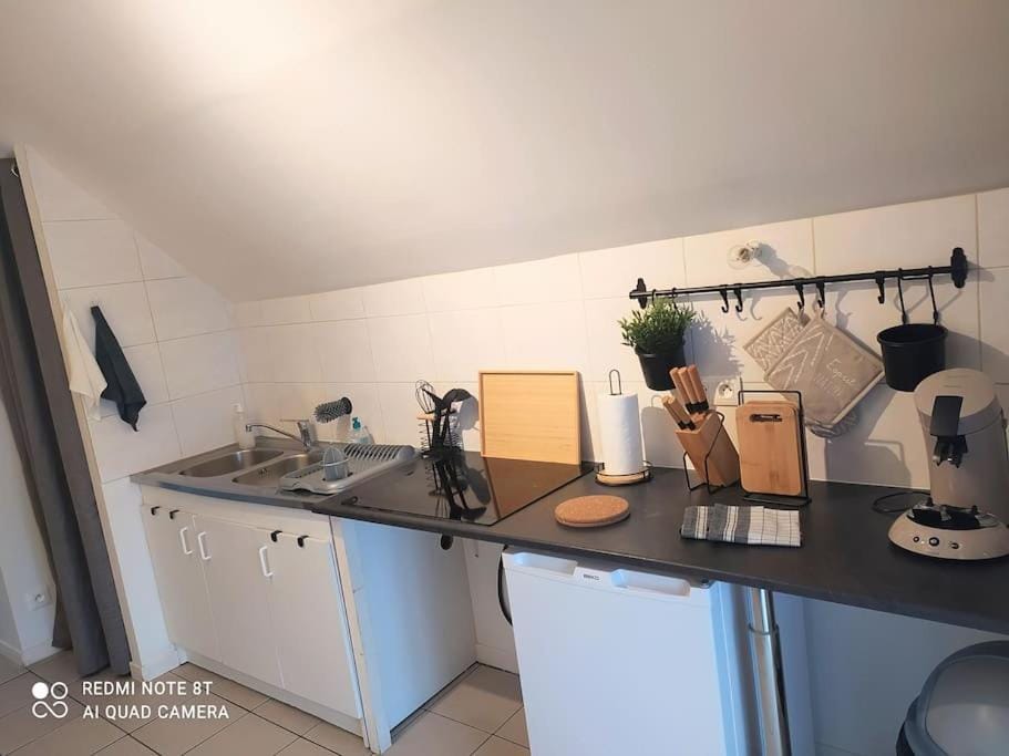 minibar, stove
