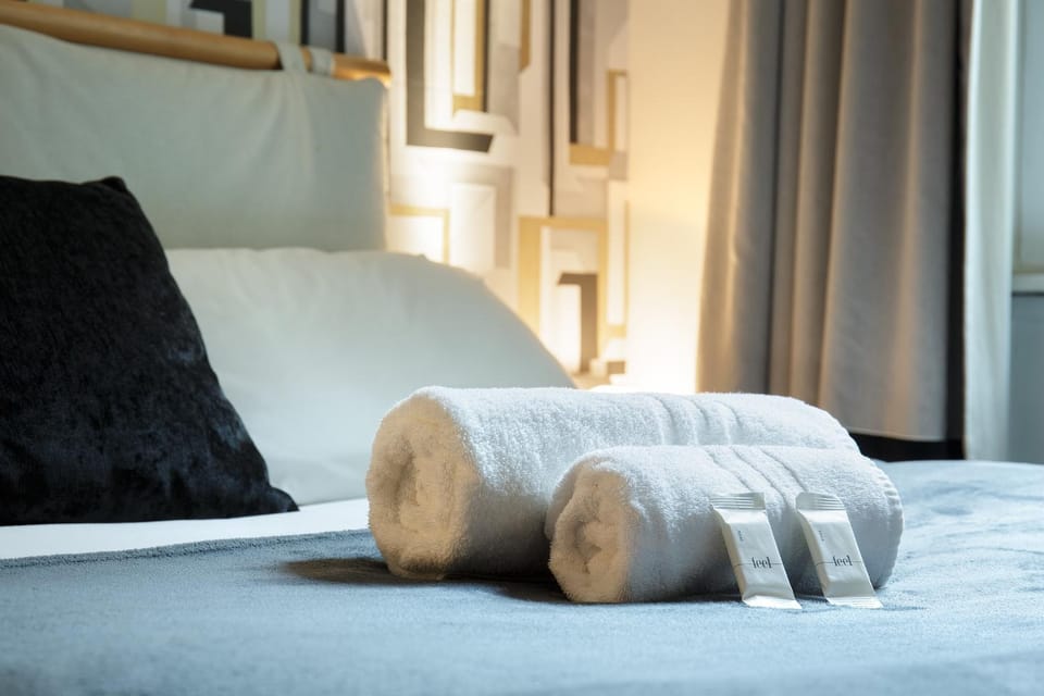 Bed, Photo of the whole room, Bedroom, towels