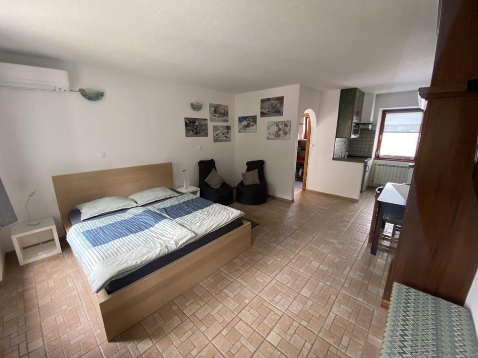 Bed, Photo of the whole room