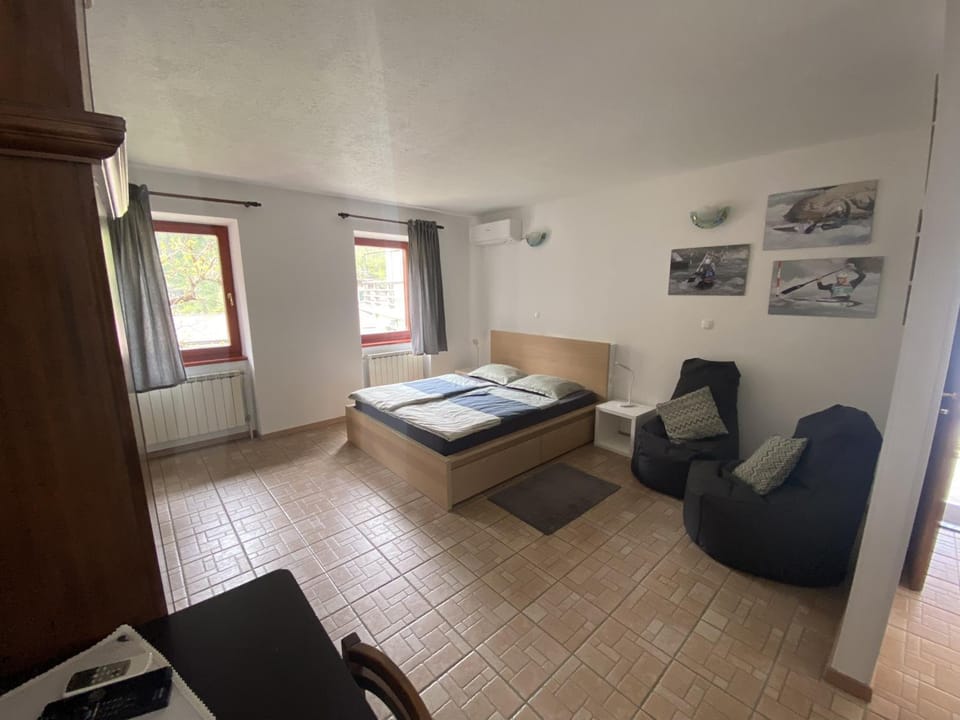 Bed, Photo of the whole room, Seating area