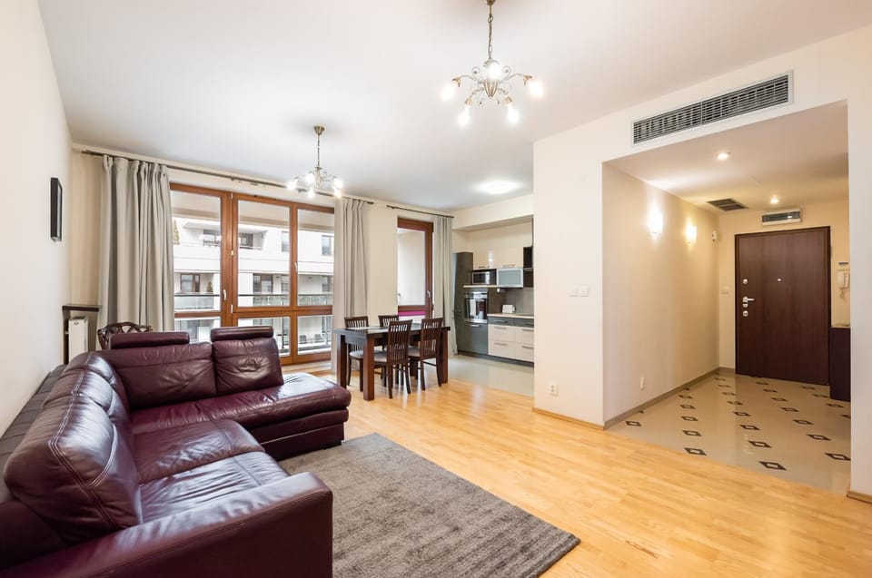TV and multimedia, Kitchen or kitchenette, Living room, Seating area, Dining area